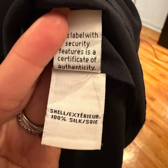 Diane Von Furstenberg black silk sleeveless blouse with gold chain neckline - Picture 5 of 5